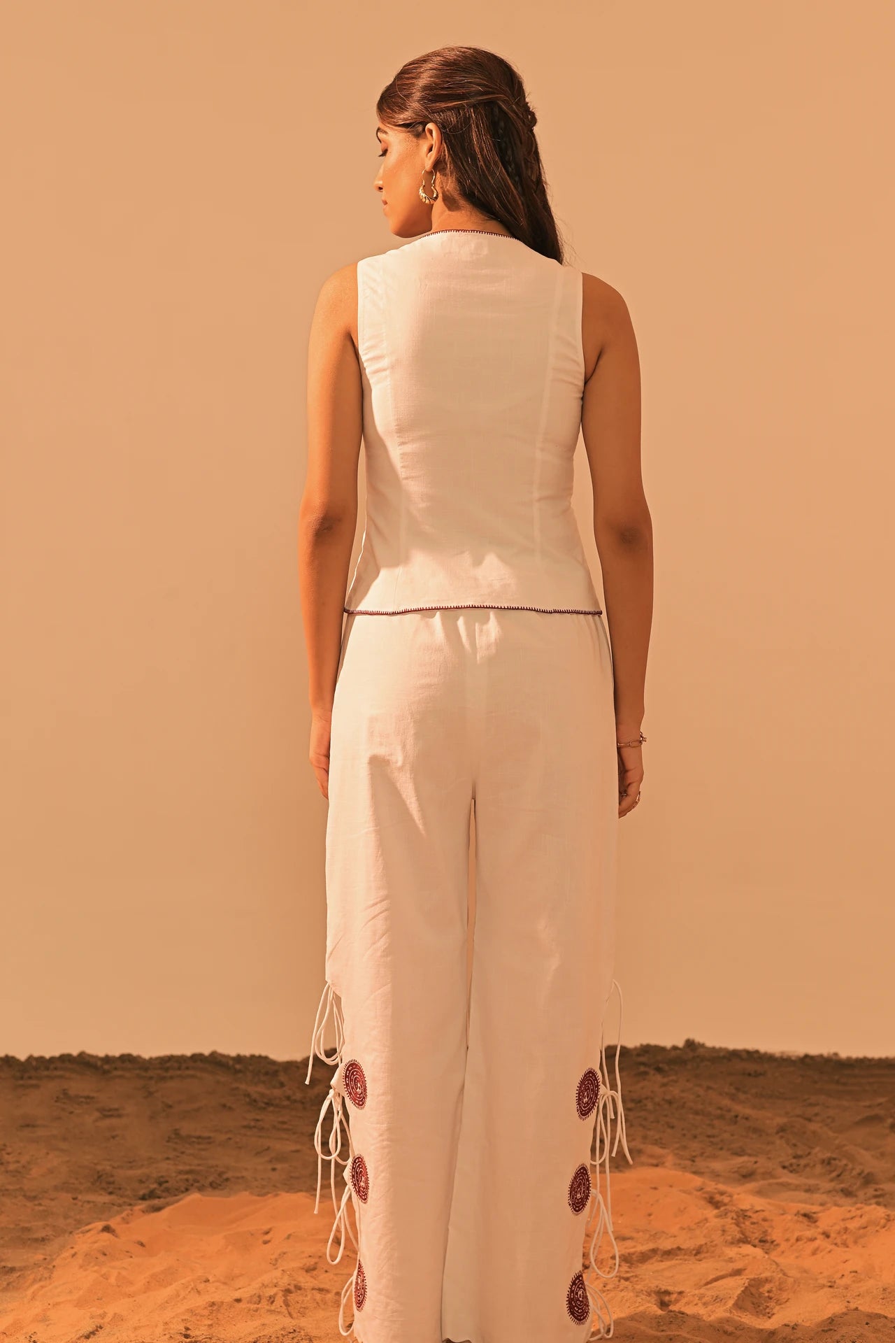 THE SCALLOP EMBROIDERED SET