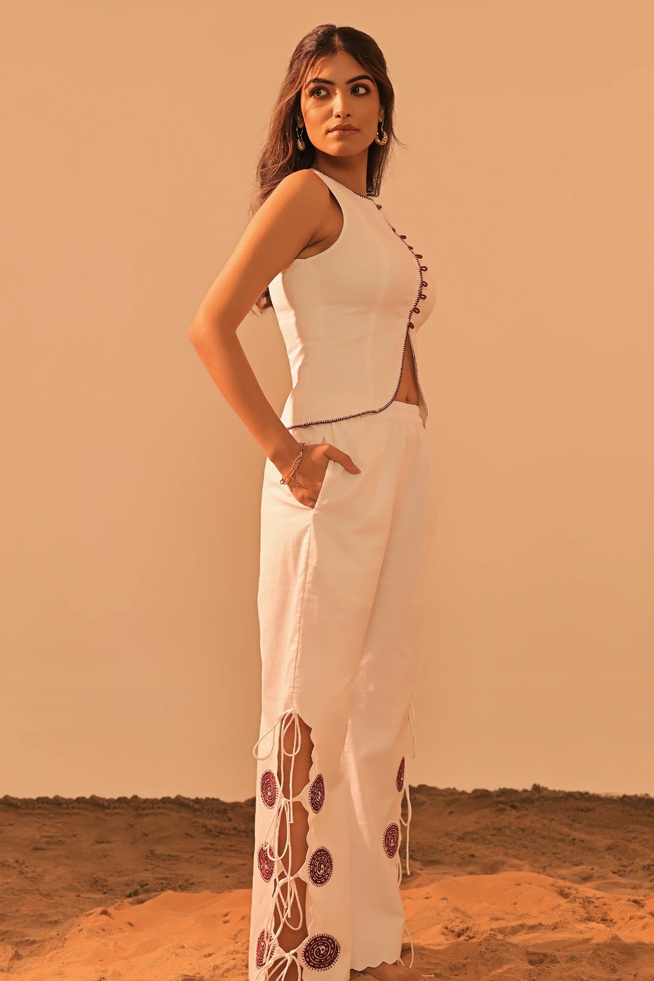 THE SCALLOP EMBROIDERED SET